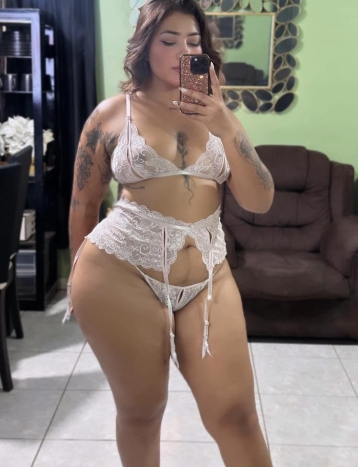 soy samanta una chica muy hermosa y cariñosa