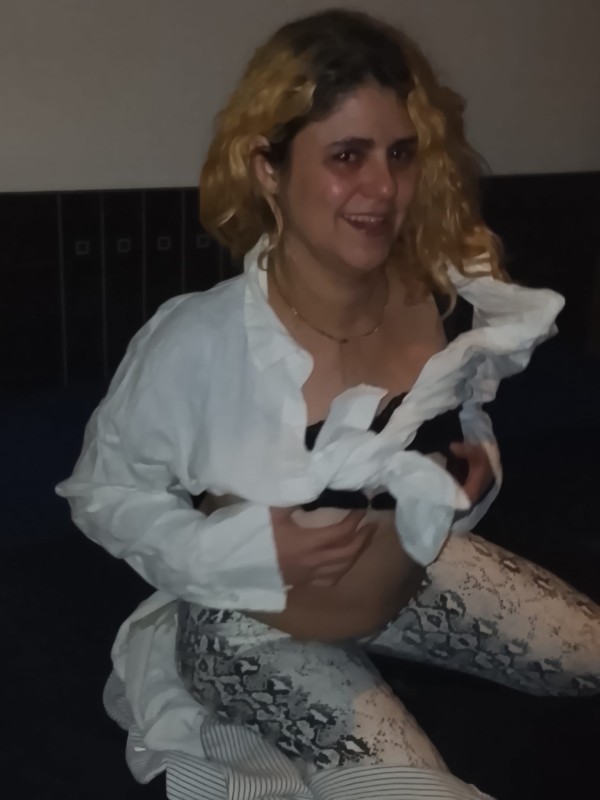 Yasmin brasileña rubia atrevida fiestera
