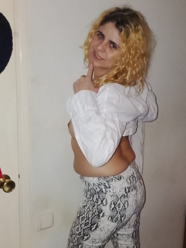 Yasmin brasileña rubia atrevida fiestera
