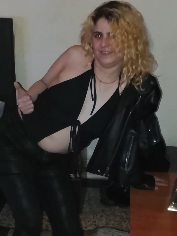 Yasmin brasileña rubia atrevida fiestera