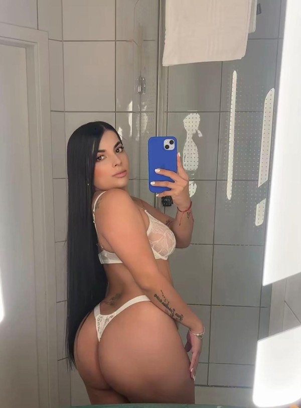 22, 23, 25 añitos..placer al 100% .A