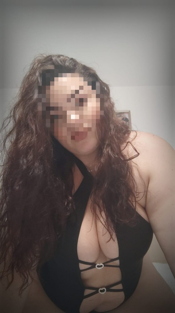 Chica Curvy en la ciudad SALIDAS y lugar propio