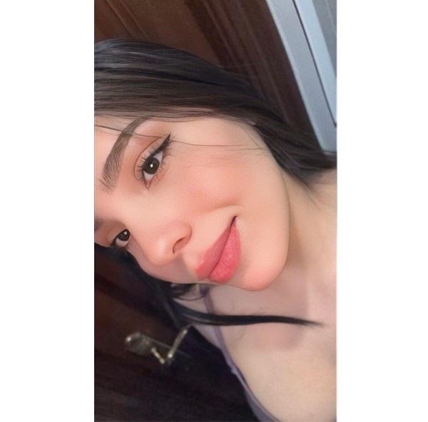 Divertida jovencita aquí para complacerte