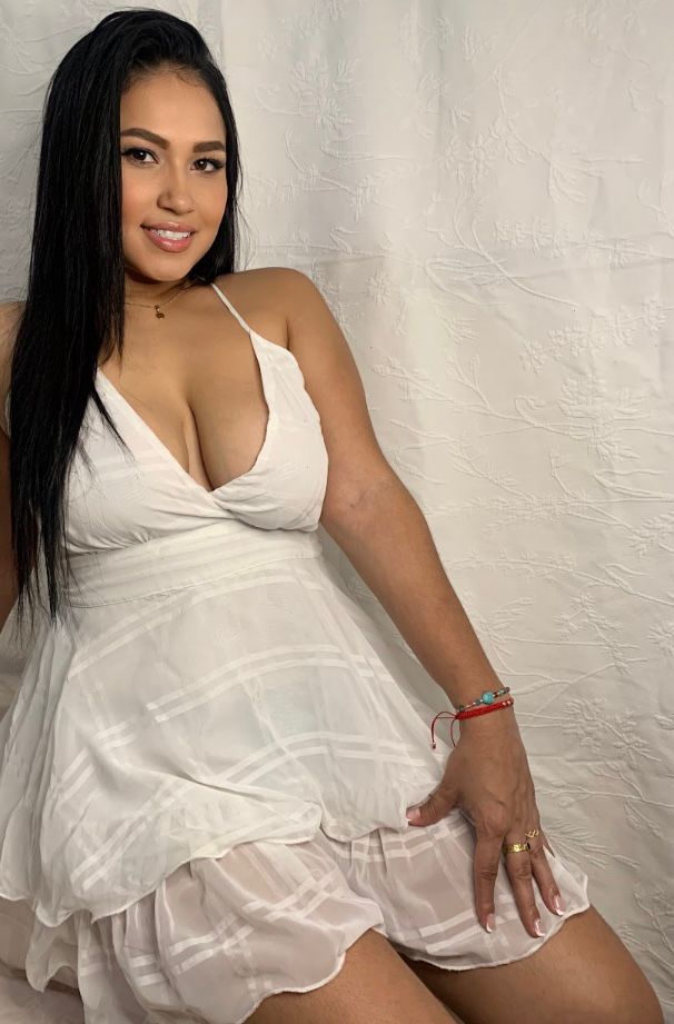 JOVENCITA COLOMBIANA PURO FUEGO Y DESHIBIDA