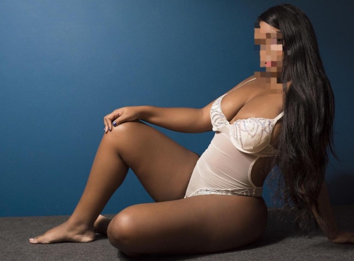 EN ALGECIRAS DULCE ENCANTADORA BOMBA DE SEXO