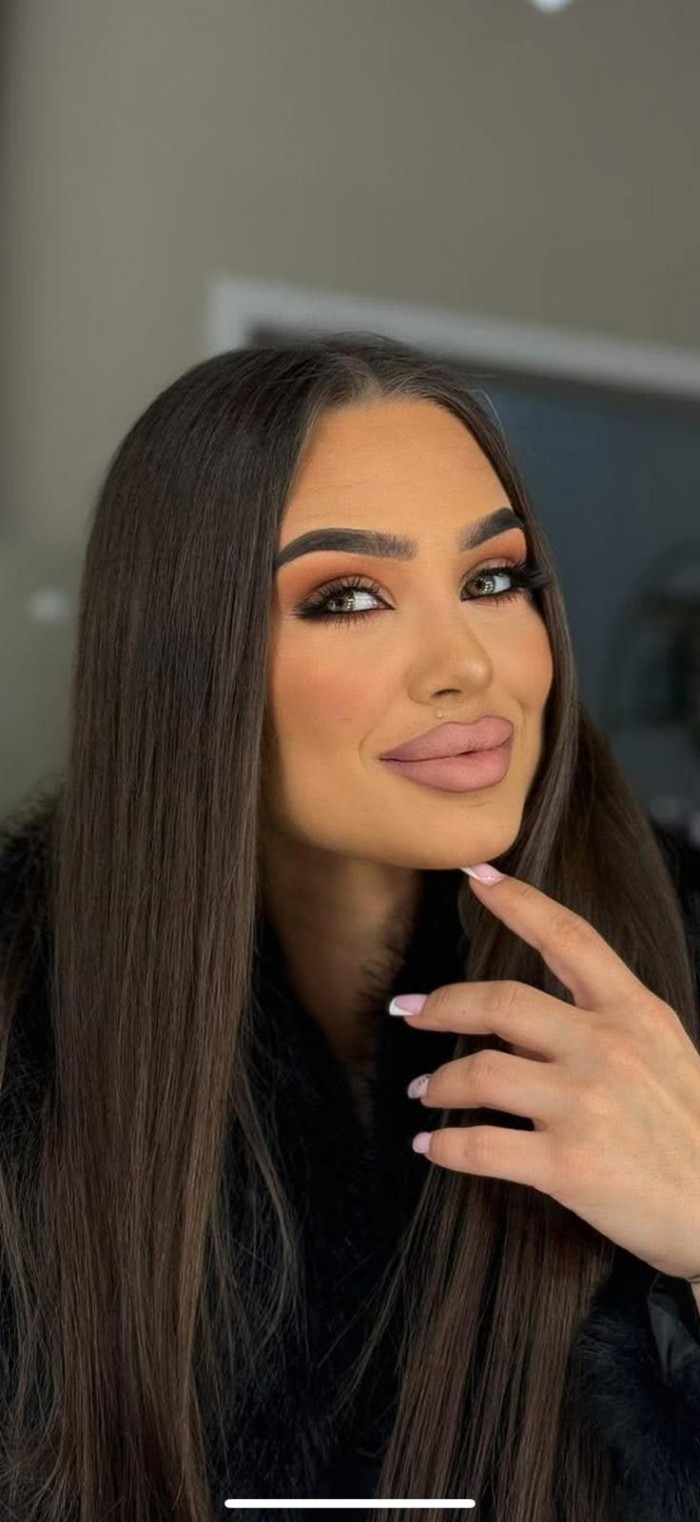 RUSA, ESPECTACULAR, PIERDETE ENTRE MIS CURVAS