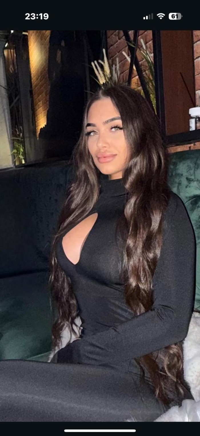 RUSA, ESPECTACULAR, PIERDETE ENTRE MIS CURVAS