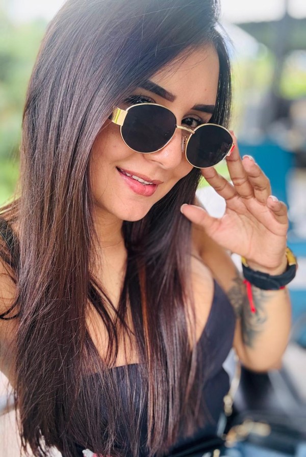 Sara 25 añitos! Nueva en Torrelodones! Salidas Low Cost