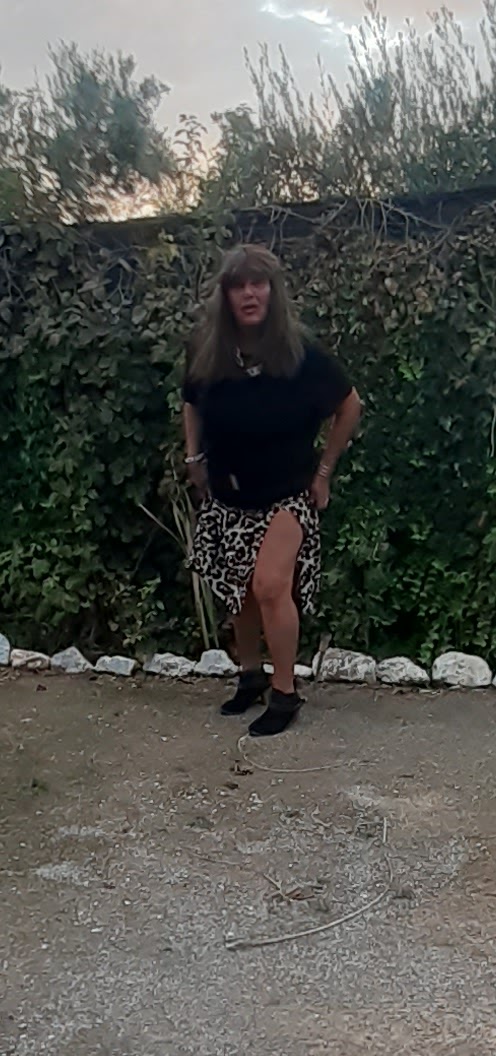 Hombre madurito bisex se viste de mujer