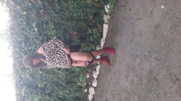 Hombre madurito bisex se viste de mujer