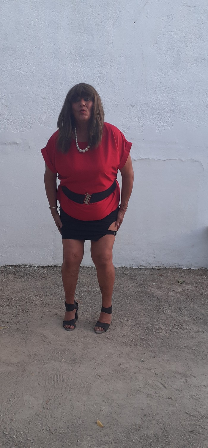 Hombre madurito bisex se viste de mujer