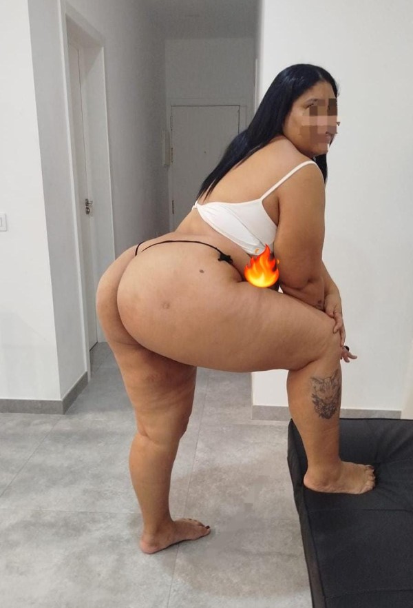 Chica ardiente con ganas de mamartelo