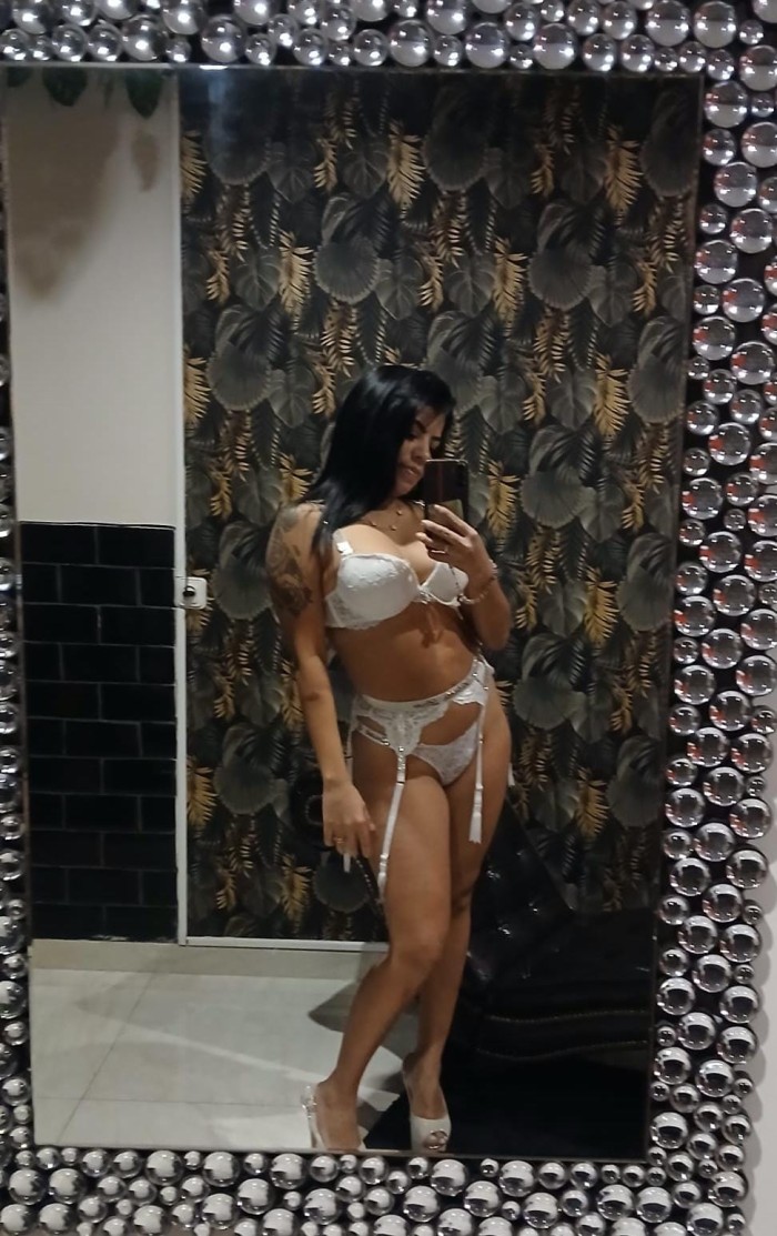 FIESTERA CACHONDA Y MUY CALIENTE