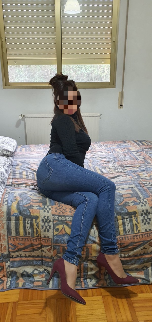 Karol madura fogosa y complaciente