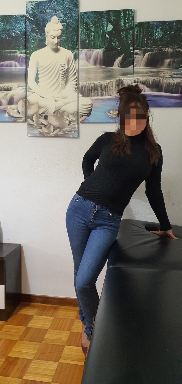 Karol madura fogosa y complaciente