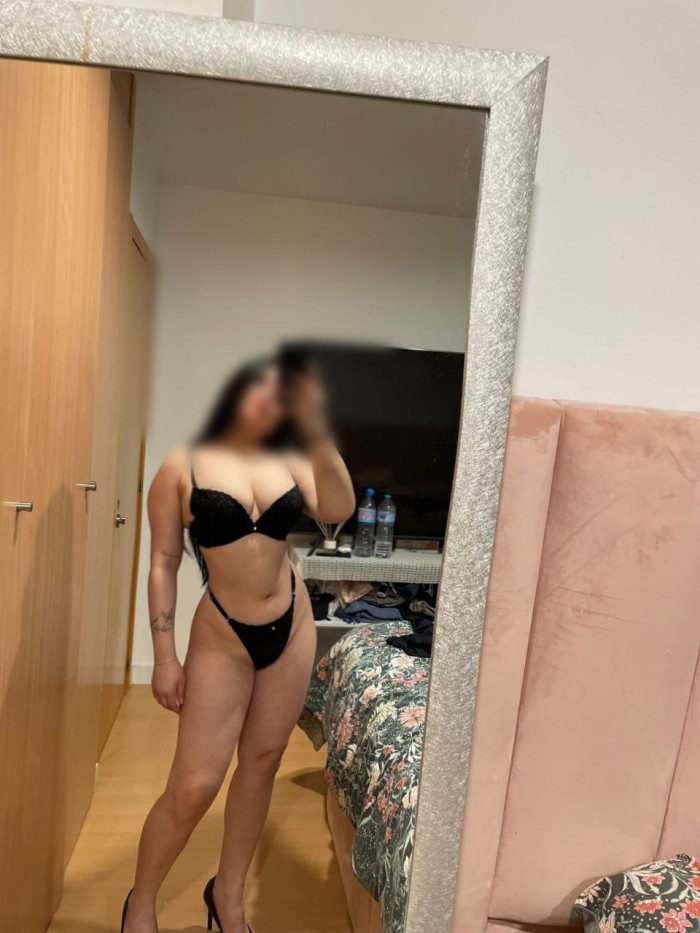 EXTROVERTIDA JUGUETONA FIESTERA DELGADITA SEXY