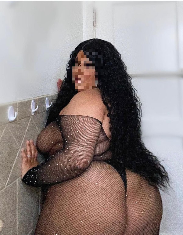 Gordita fiestera primera cachonda morbosa