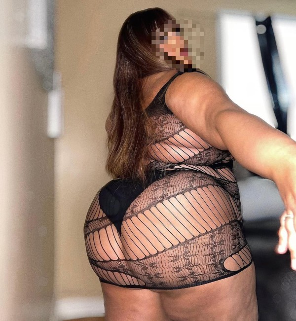 Gordita fiestera primera  cachonda  morbosa