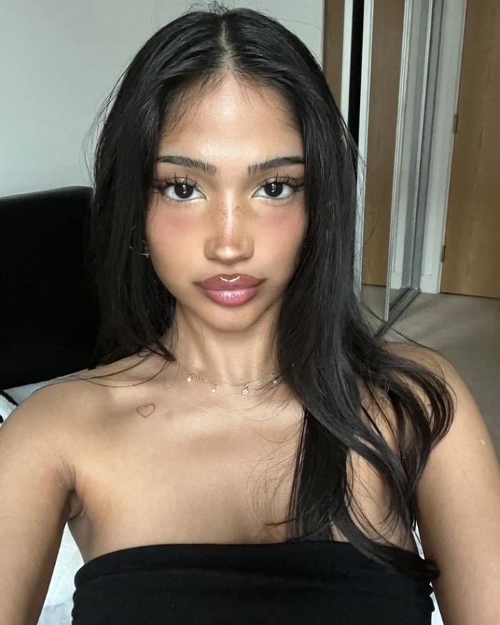 JOVENCITA ESPAÑOLA SENSUAL Y ATREVIDA