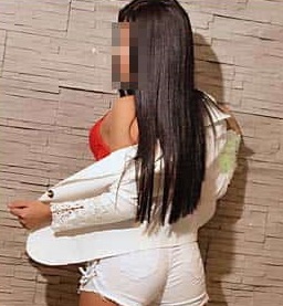 Joven atractiva alegré.