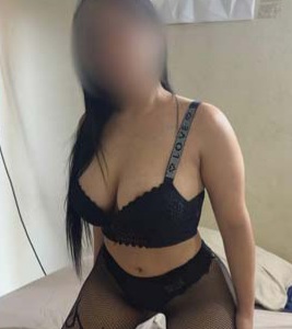 Joven atractiva alegré.