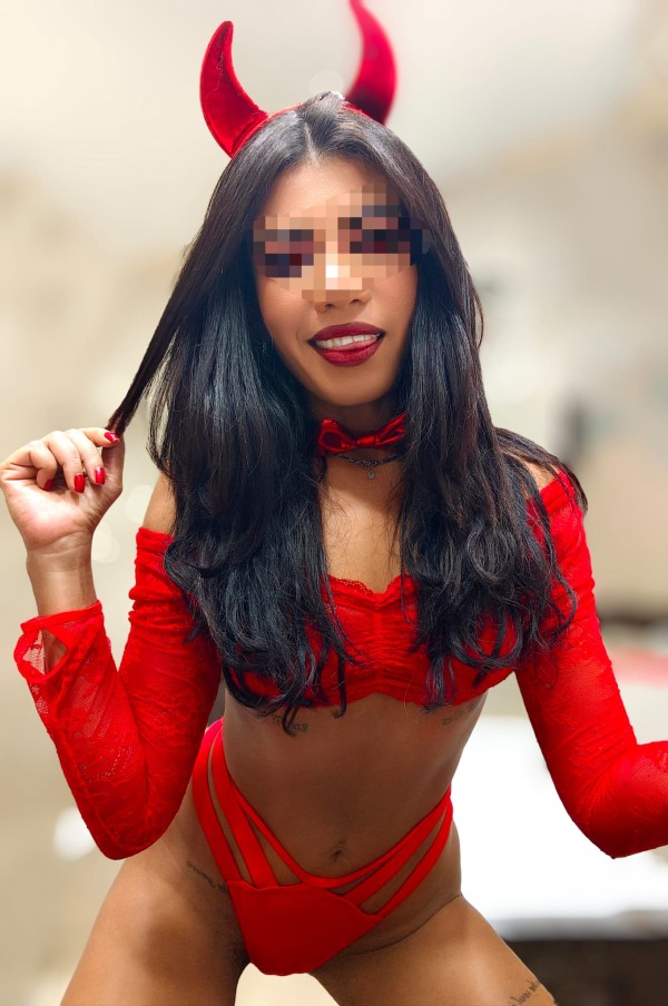 LUNA 35 años, EXPLOSIVA y muy COMPLACIENTE…