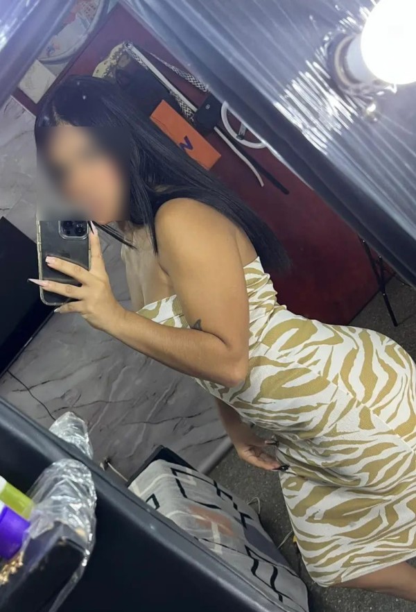 SCARLET · 20 · VENEZOLANA — joven, intensa y muy femenina