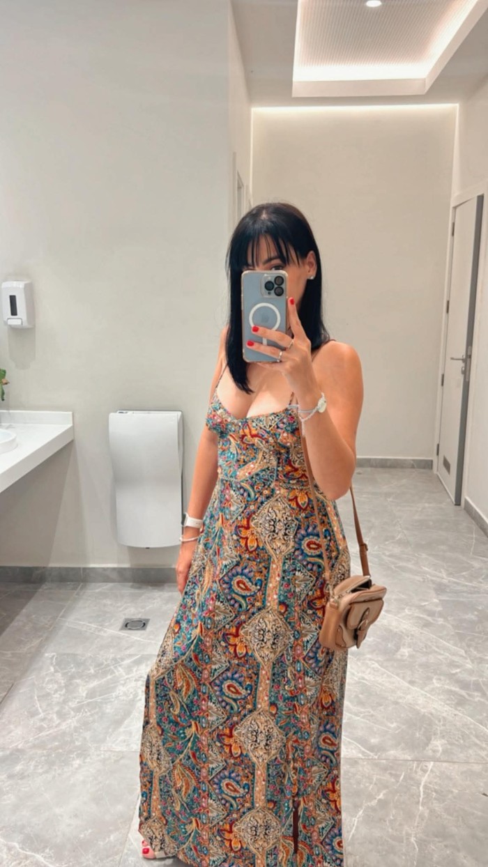 Escort curiosa y reservada