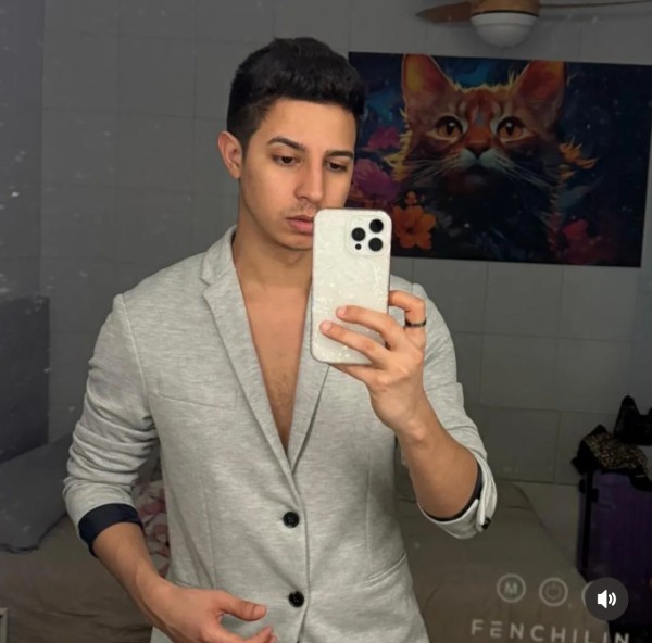 LATINO MODELO DOTADO Y COLITA HERMOSA (limpio y bien cuidado)