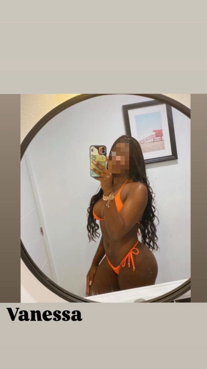 Morena sexy y caliente