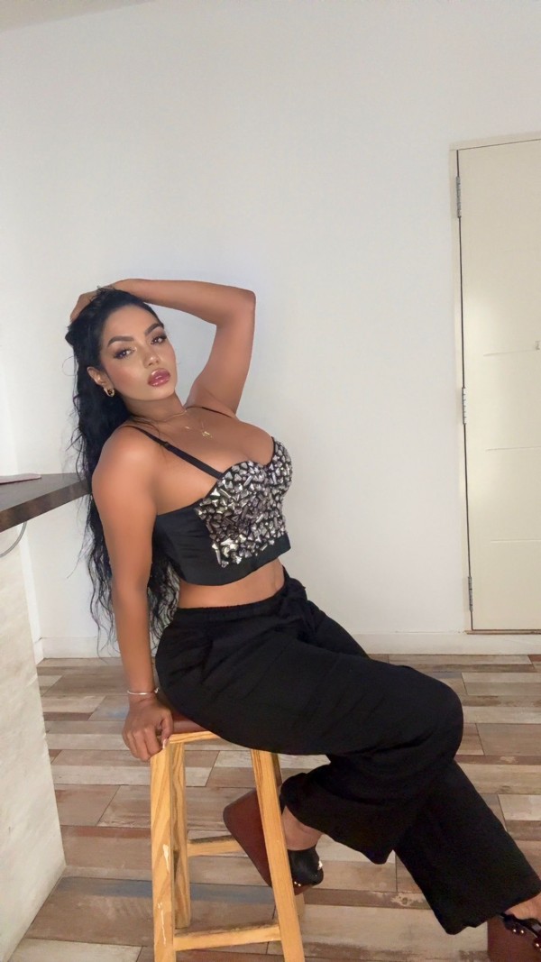 Hermosa y jugosa latina nueva Zaragoza