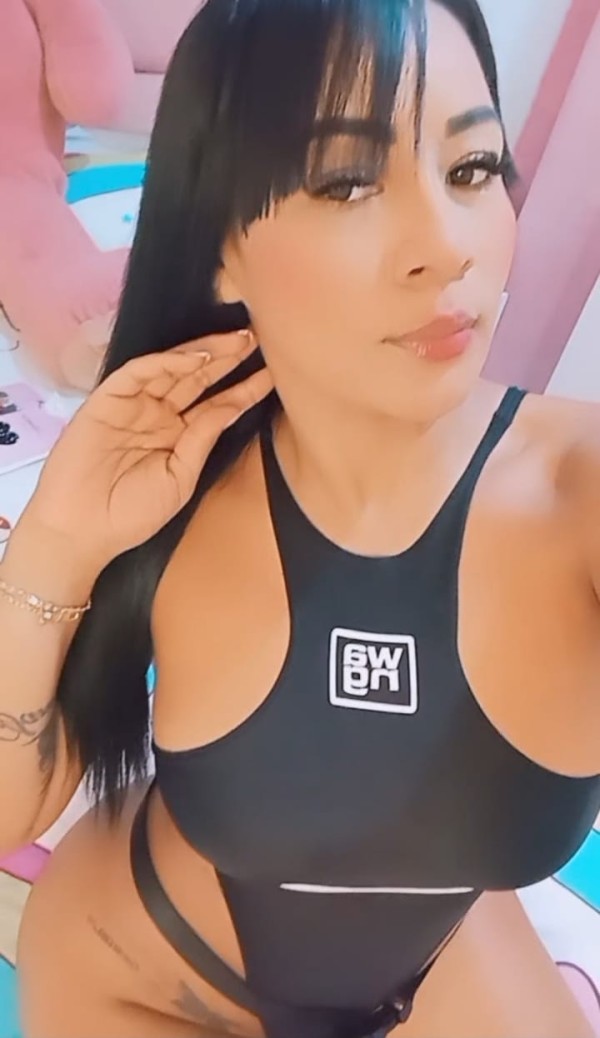 NICOLLE DISFRUTA DEL SEXO MÁS PERVERTIDO Y DELICIOSO