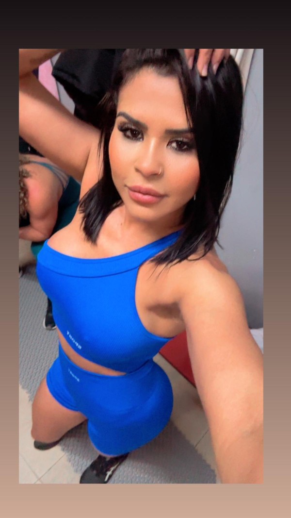 Guapísima latina independiente e desplazamientos