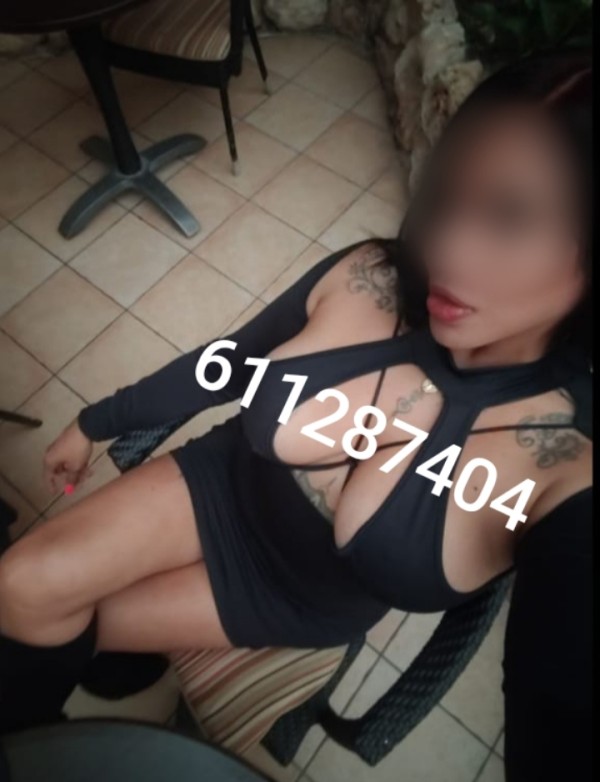 Linda morena, latina , complaciente