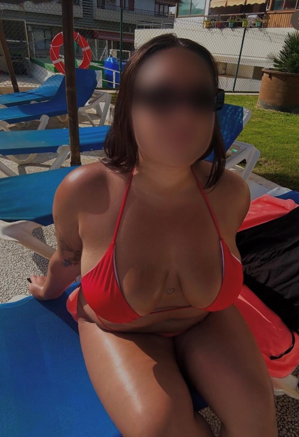 LINDA JOVEN CON CURVAS ARDIENTES, ESPERANDO POR TI!!