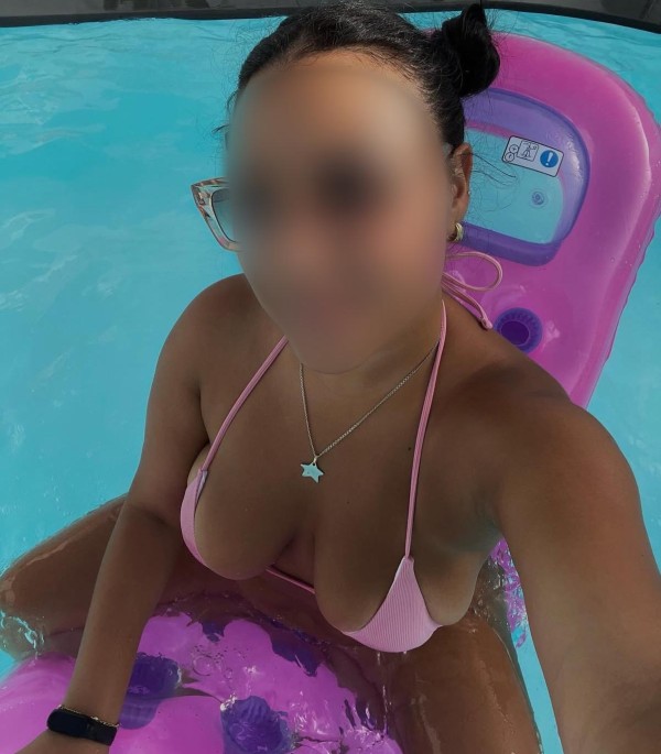 LINDA JOVEN CON CURVAS ARDIENTES, ESPERANDO POR TI!!