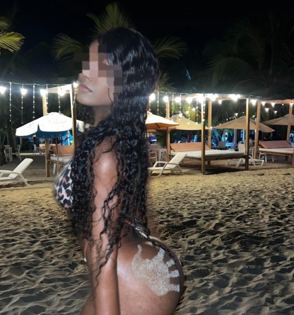 Tengo el coño mojadito adicta al sexo chupona hola mis amores ya llegué