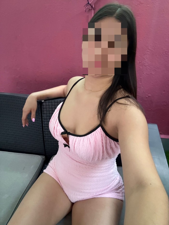HOY SABADO PROMO DE 20€ JOVENCITA DELGADITA BELLA