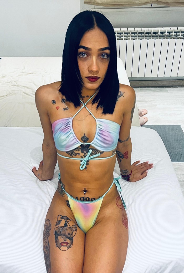 Teen colombiana tatuada muy cachonda