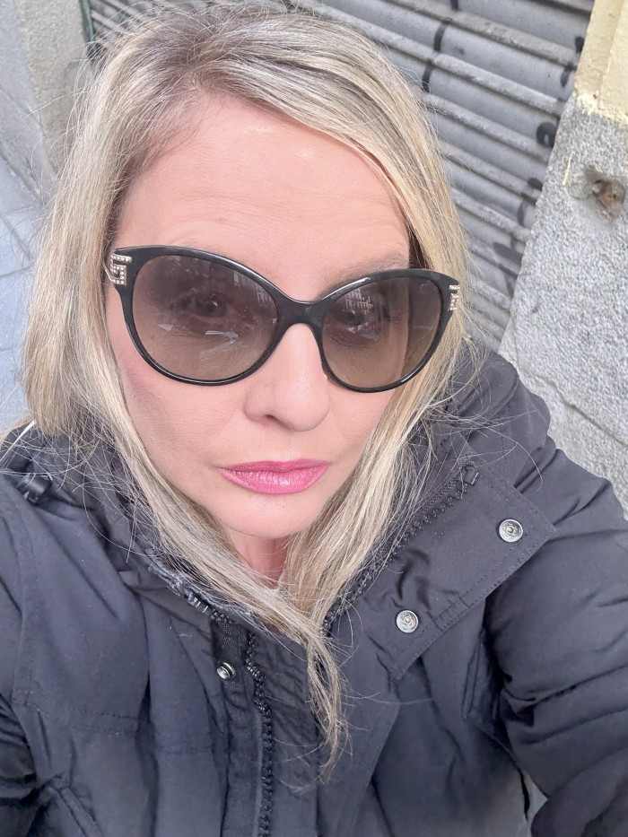 AQUI LA AUTORIDAD SE NOTA EN EL PRIMER INSTANTE