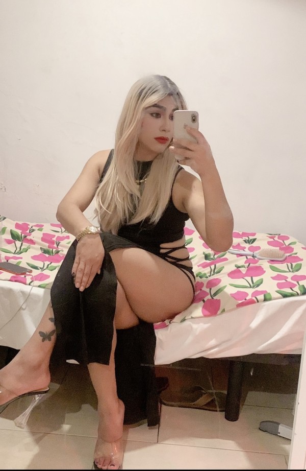 NOVEDAD…RUBIA TRANS NIÑATA FIESTERA Y ME CORRO EN TU BOCA AMOR