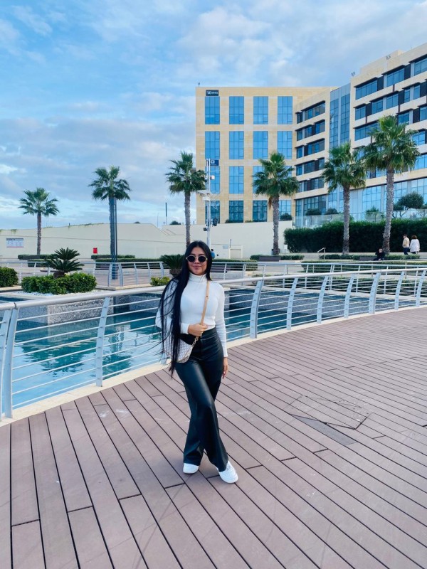 LAURA Una dulzura que quema