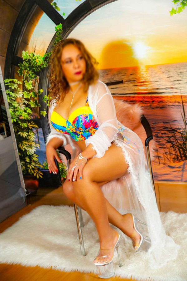 SELENA MASAJES SEXO IL LA MEJOR CHUPADA, DE TU VIDA,TU MADURITA,,TE ESPERA.