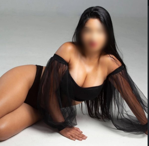Hola me llamo NATALIA  latina sexi en  busca de chicos buenos