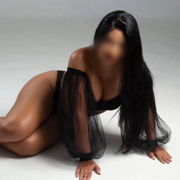 Hola me llamo NATALIA  latina sexi en  busca de chicos buenos