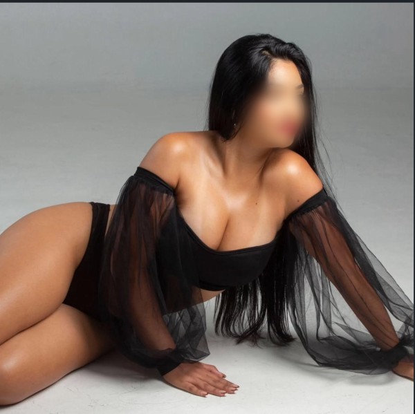 Hola me llamo NATALIA latina sexi en busca de chicos buenos