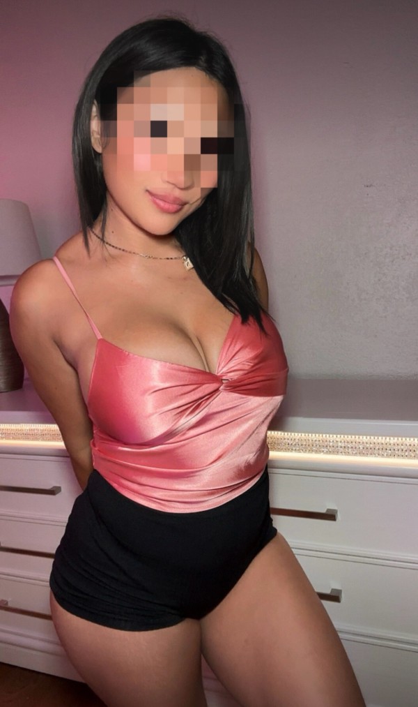 COLOMBIANA RECIÉN LLEGADA, CACHONDA, FRANCES RICO Y SALIVADO