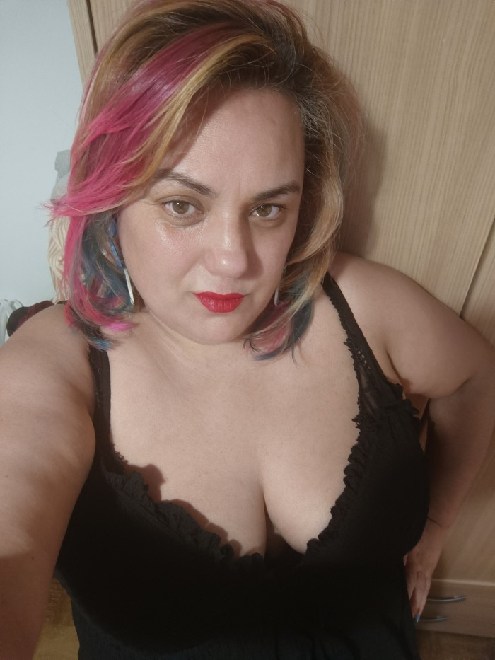 EN VILAGARCÍA, MARAVILLOSA MADURA, GORDITA