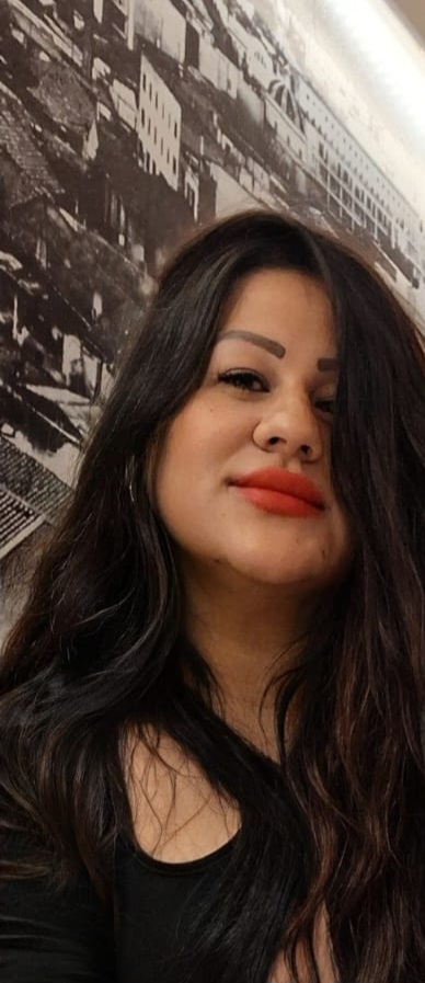 Morena de ricas curvas y con ganas de buen sexo