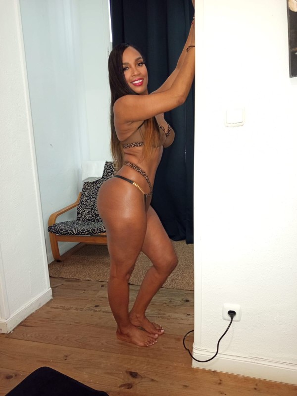 Novedad en playa de aro   24 hs follame la boquita